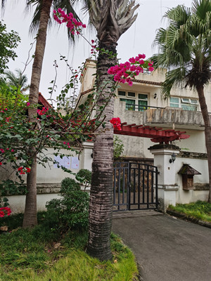 惠州司法拍卖：惠州市惠阳区淡水镇高尔夫路一号棕榈岛B型15号的土地使用权及地上建筑物。